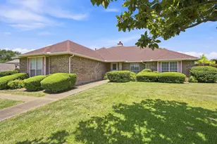 1121 The Meadows Pkwy, DeSoto, TX 75115 - Photo 26