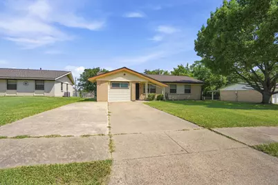 702 Phillips Drive, Ennis, TX 75119 - Photo 2