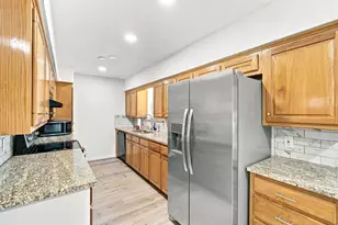 702 Phillips Dr, Ennis, TX 75119 - Photo 10