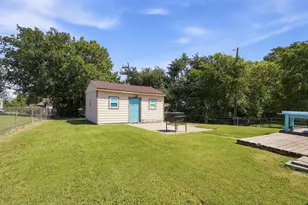 702 Phillips Dr, Ennis, TX 75119 - Photo 22