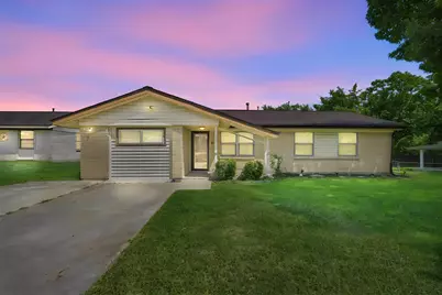 702 Phillips Drive, Ennis, TX 75119 - Photo 1