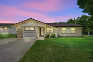 702 Phillips Dr, Ennis, TX 75119 - Photo 1