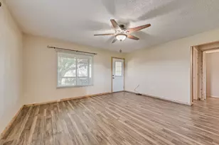 220 Crump Cir, Red Oak, TX 75154 - Photo 10