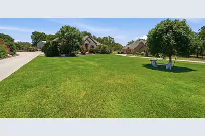 111 Flying Diamond Drive, Springtown, TX 76082 - Photo 2