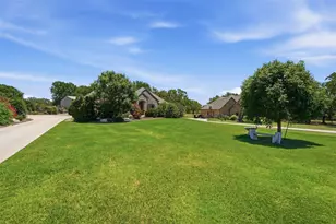 111 Flying Diamond Dr, Springtown, TX 76082 - Photo 2
