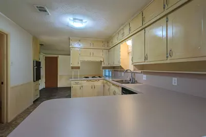 7601 Trimble Drive, Fort Worth, TX 76134 - Photo 10
