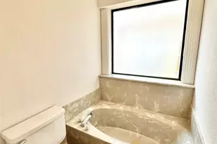 6105 Paradise Dr, Arlington, TX 76001 - Photo 16
