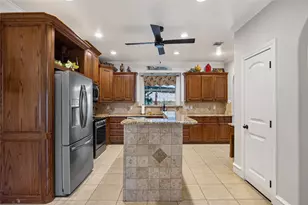 1354 Shadow Lakes Dr, Wills Point, TX 75169 - Photo 8