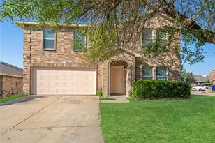 5437 New Castleton Ln, Fort Worth, TX 76135 - Photo 1