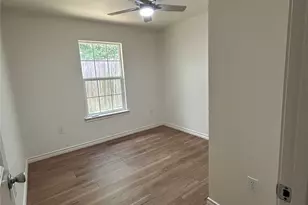 1325 E Jones St, Sherman, TX 75090 - Photo 10