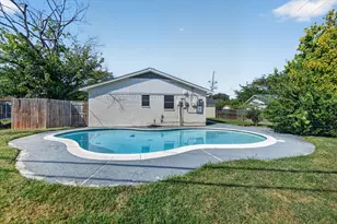 629 Newton Dr, Burleson, TX 76028 - Photo 20
