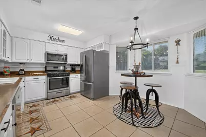 629 Newton Drive, Burleson, TX 76028 - Photo 8