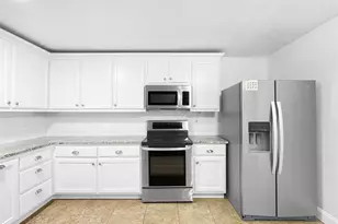 334 E Crossland Blvd, Grand Prairie, TX 75052 - Photo 8