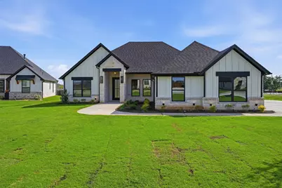 104 Hazlewood Court, Granbury, TX 76049 - Photo 2