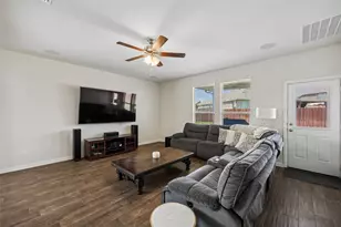 523 Harbor Dr, Azle, TX 76020 - Photo 2