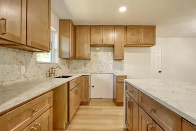 729 Oakwood Avenue, Hurst, TX 76053 - Photo 8