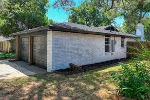 729 Oakwood Ave, Hurst, TX 76053 - Photo 38