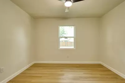 729 Oakwood Avenue, Hurst, TX 76053 - Photo 18