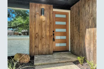 729 Oakwood Avenue, Hurst, TX 76053 - Photo 2