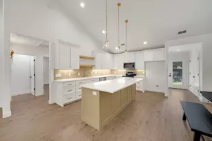 833 N Bailey Ave, Fort Worth, TX 76107 - Photo 6