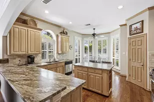 6009 Wallace Meadows Ct, Arlington, TX 76001 - Photo 12