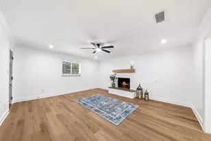 2110 Tompkins Dr, Grand Prairie, TX 75051 - Photo 12