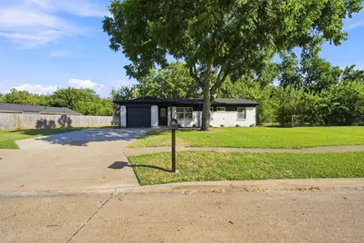 703 Casa Linda Street, Ennis, TX 75119 - Photo 4