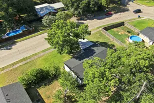 703 Casa Linda St, Ennis, TX 75119 - Photo 34