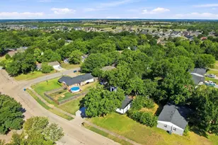 703 Casa Linda St, Ennis, TX 75119 - Photo 30