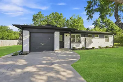 703 Casa Linda Street, Ennis, TX 75119 - Photo 2