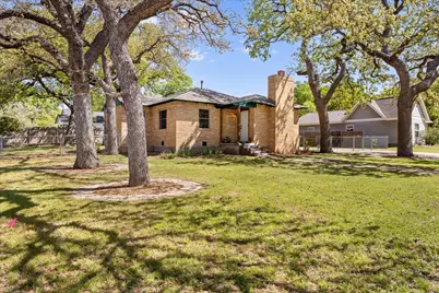 201 E 3rd Street, Weatherford, TX 76086 - Photo 2