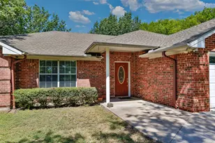 1423 S Howeth St, Gainesville, TX 76240 - Photo 4