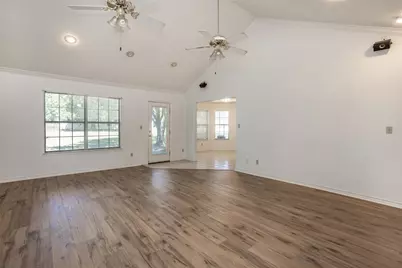 1423 S Howeth Street, Gainesville, TX 76240 - Photo 8
