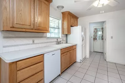 1423 S Howeth Street, Gainesville, TX 76240 - Photo 14