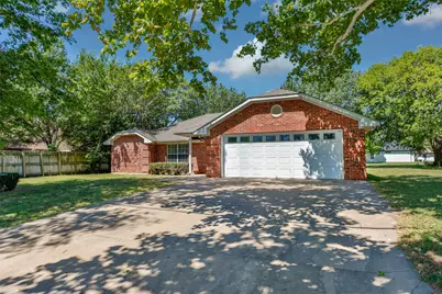 1423 S Howeth Street, Gainesville, TX 76240 - Photo 2