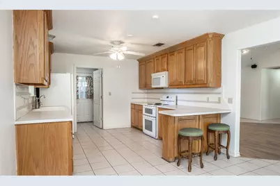 1423 S Howeth Street, Gainesville, TX 76240 - Photo 16