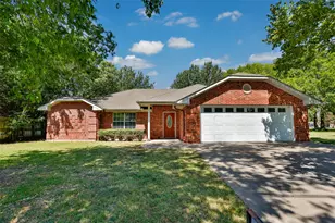 1423 S Howeth St, Gainesville, TX 76240 - Photo 1