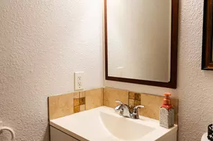 27 W Townhouse Ln, Grand Prairie, TX 75052 - Photo 18