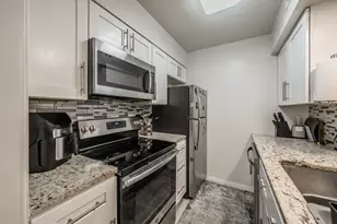 12816 Midway Rd, Dallas, TX 75244 - Photo 10