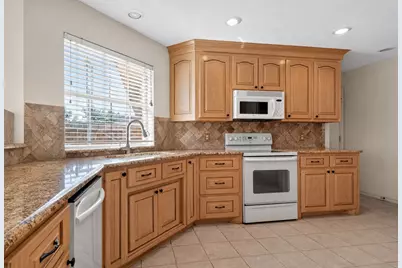 213 Diamond Oaks Drive, Hudson Oaks, TX 76087 - Photo 12