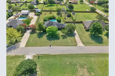 213 Diamond Oaks Drive, Hudson Oaks, TX 76087 - Photo 2