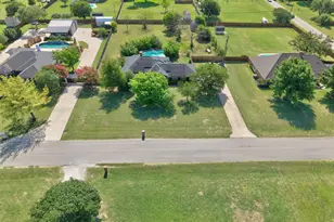 213 Diamond Oaks Dr, Hudson Oaks, TX 76087 - Photo 2