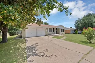 8533 Blossom Ln, Dallas, TX 75227 - Photo 2