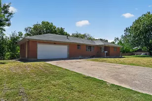 926 SE 5th St, Grand Prairie, TX 75051 - Photo 2