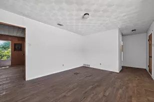 926 SE 5th St, Grand Prairie, TX 75051 - Photo 4