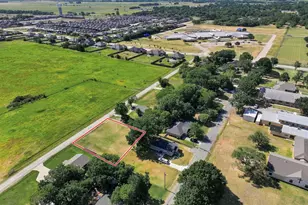 1018 Yarbrough St, Pilot Point, TX 76258 - Photo 1