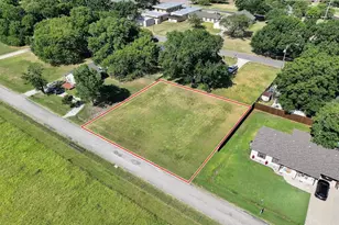 1018 Yarbrough St, Pilot Point, TX 76258 - Photo 1