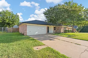 1206 Hemphill Dr, Cleburne, TX 76033 - Photo 2