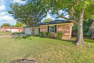 1206 Hemphill Dr, Cleburne, TX 76033 - Photo 2