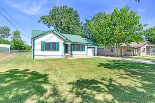 1409 Cedar St, Bonham, TX 75418 - Photo 1
